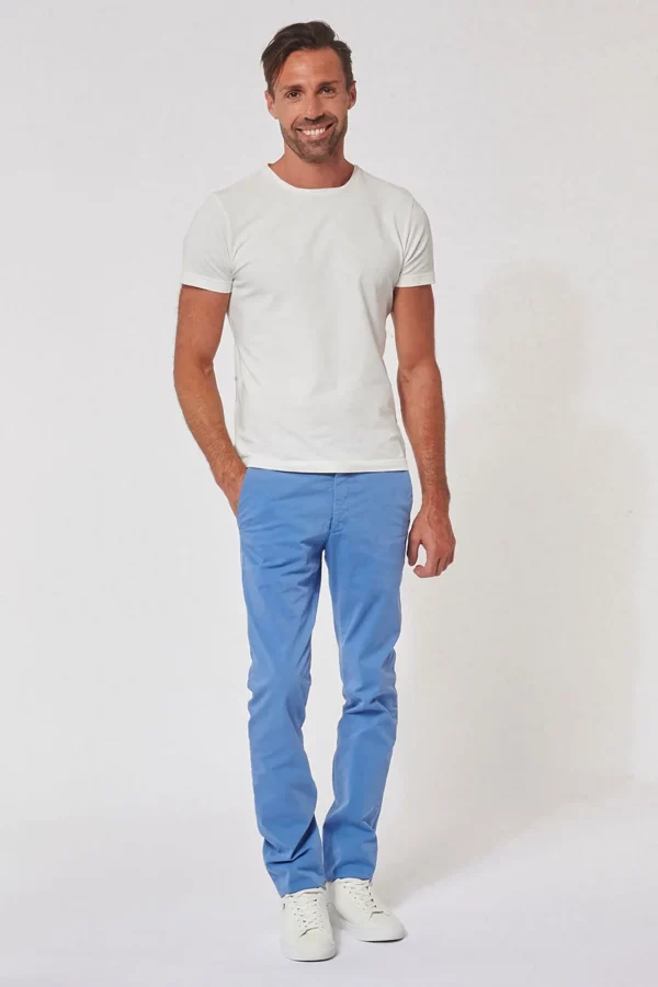 Le pantalon chino ajusté léger aqua